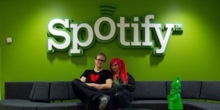 Музыкальный сервис Spotify закрывает офис в России